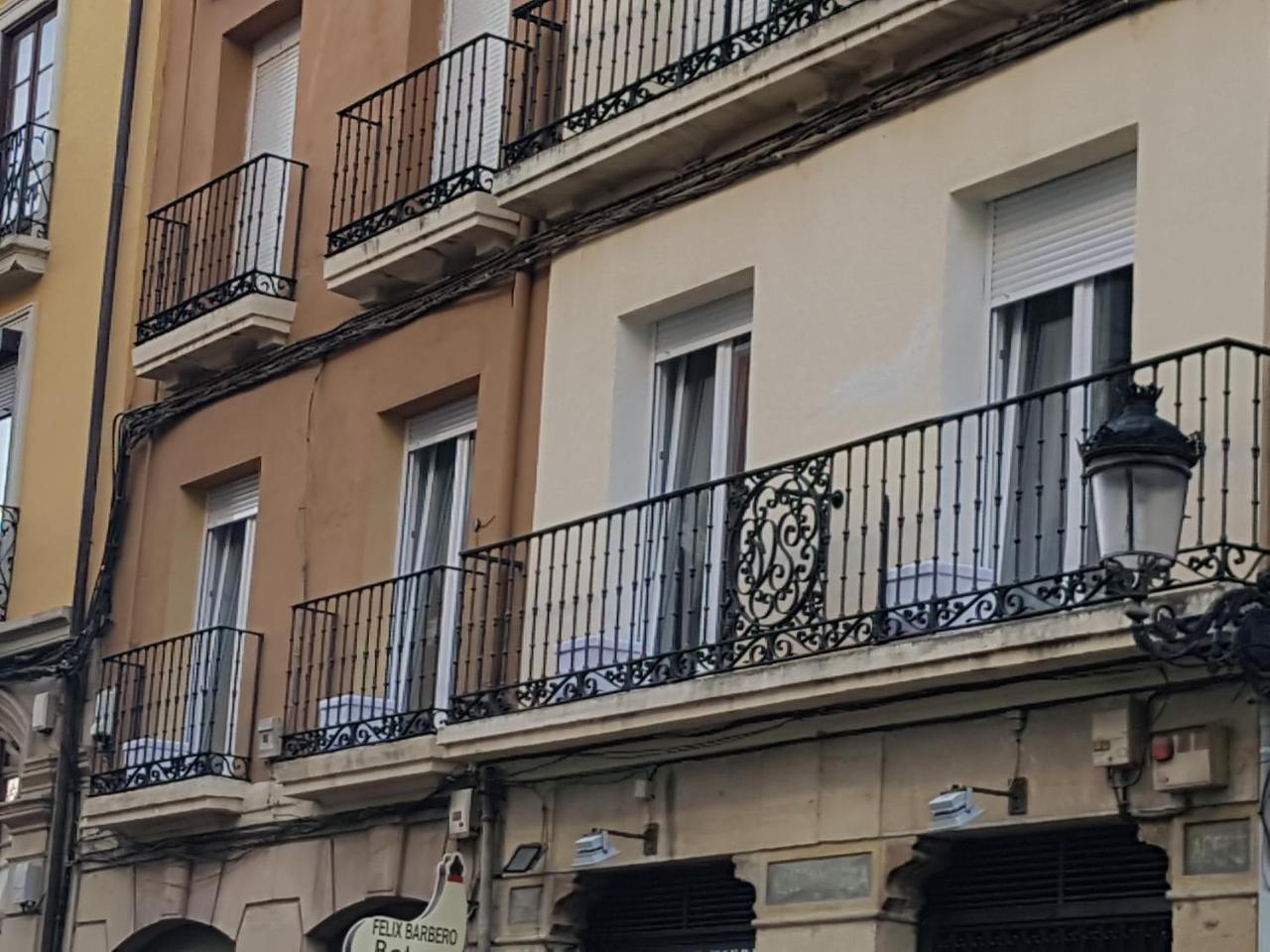 Hostal Puente De Hierro Logrono Exterior photo
